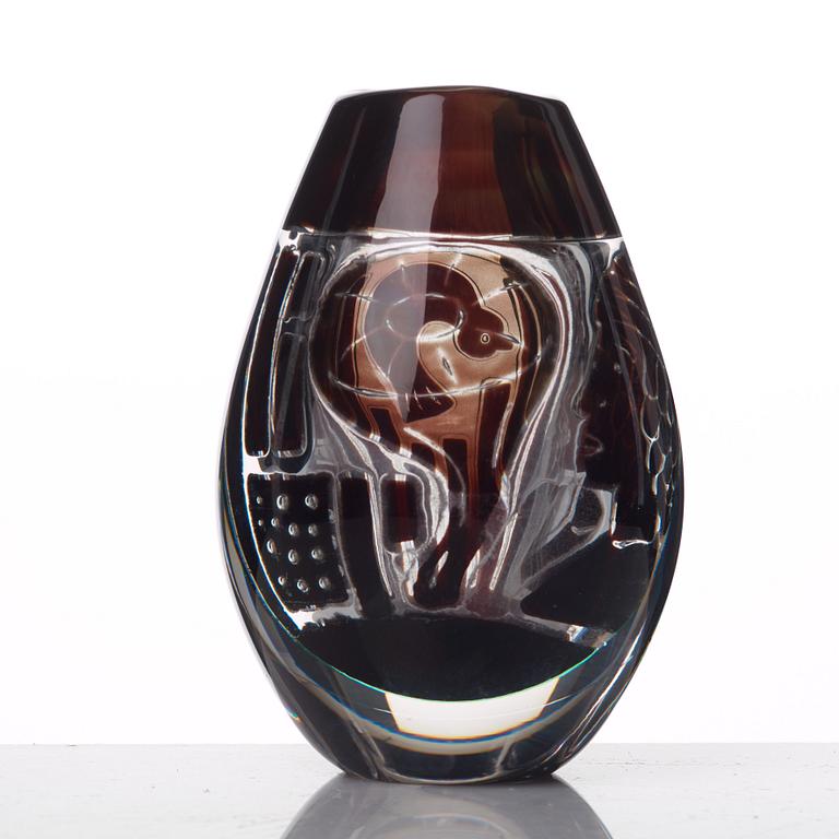 Edvin Öhrström, an 'ariel' vase, Orrefors 1968.