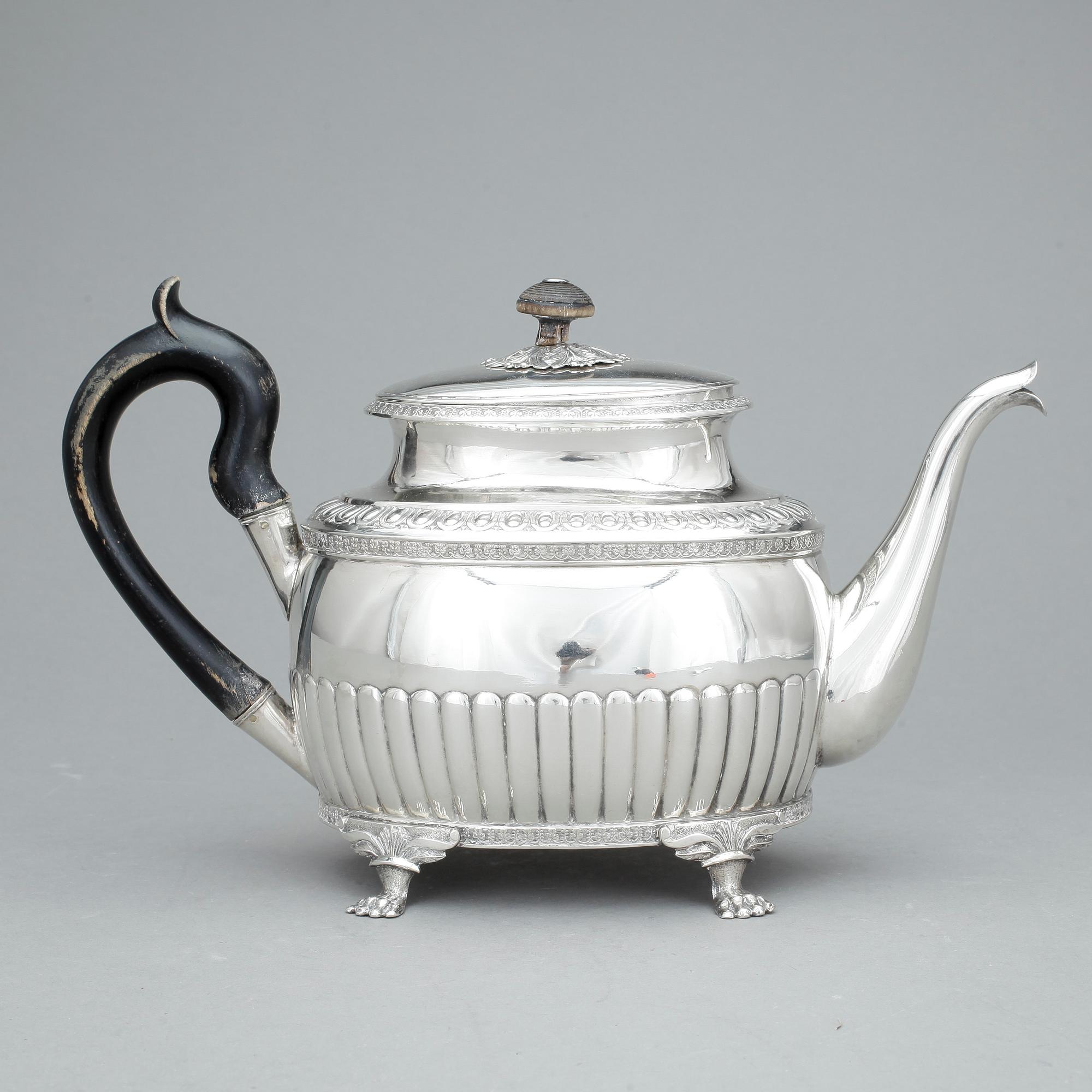 TEKANNA, silver, empire, Anders Lundqvist, Stockholm 1829. Vikt ca 705 gram.