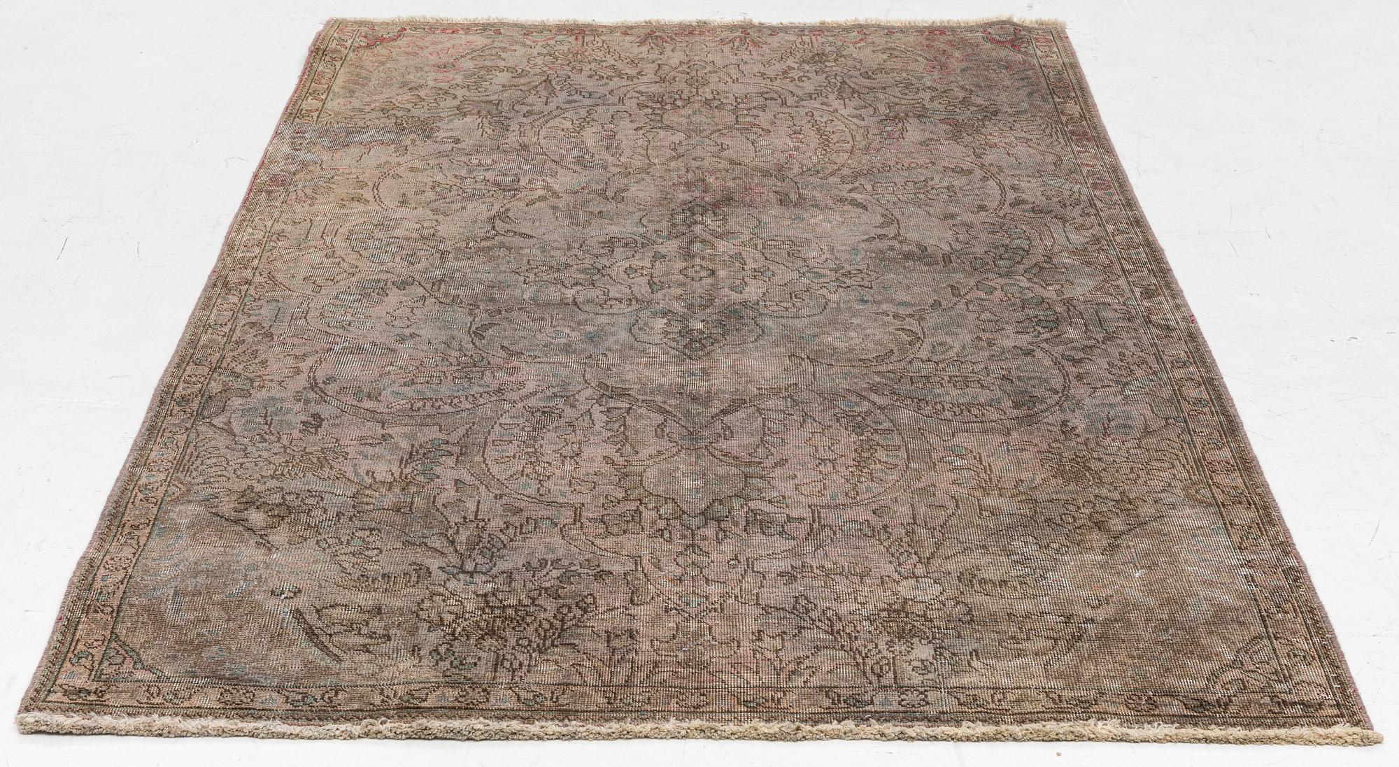 Rug, Tabriz pattern, 253 x 159 cm.