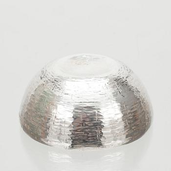 SKÅL, sterling silver och emalj, design Eva Hidström, Kultakeskus, Tavastehus 1970.