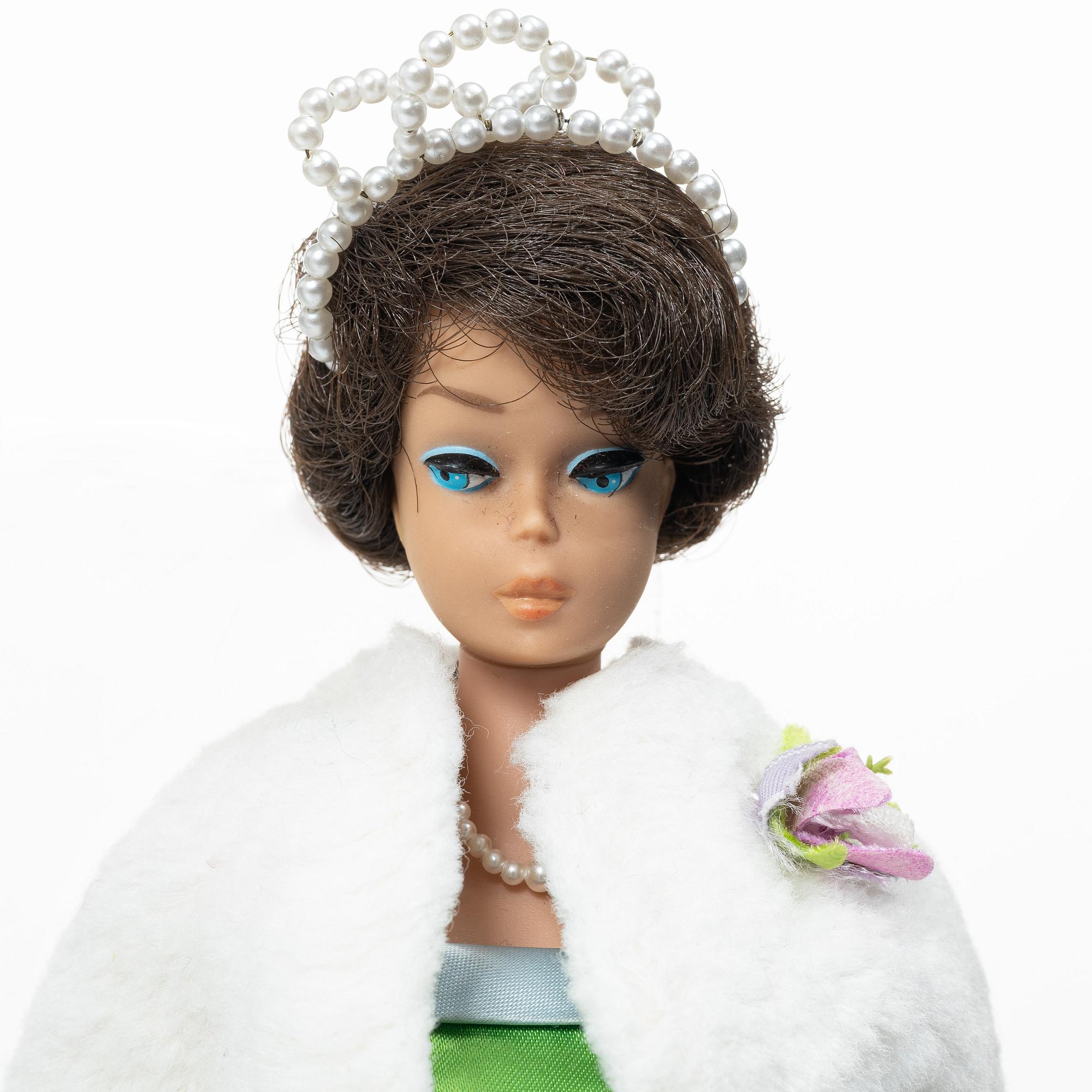Barbiedockor, 3 st, samt kläder och accessoarer, Mattel, 1960-tal.