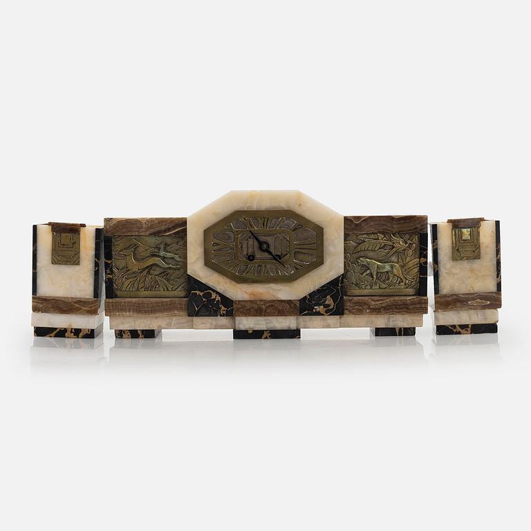 bordsklocka och garnityrer, ett par, Société Clusienne d'Horlogerie, Frankrike  1930-tal.