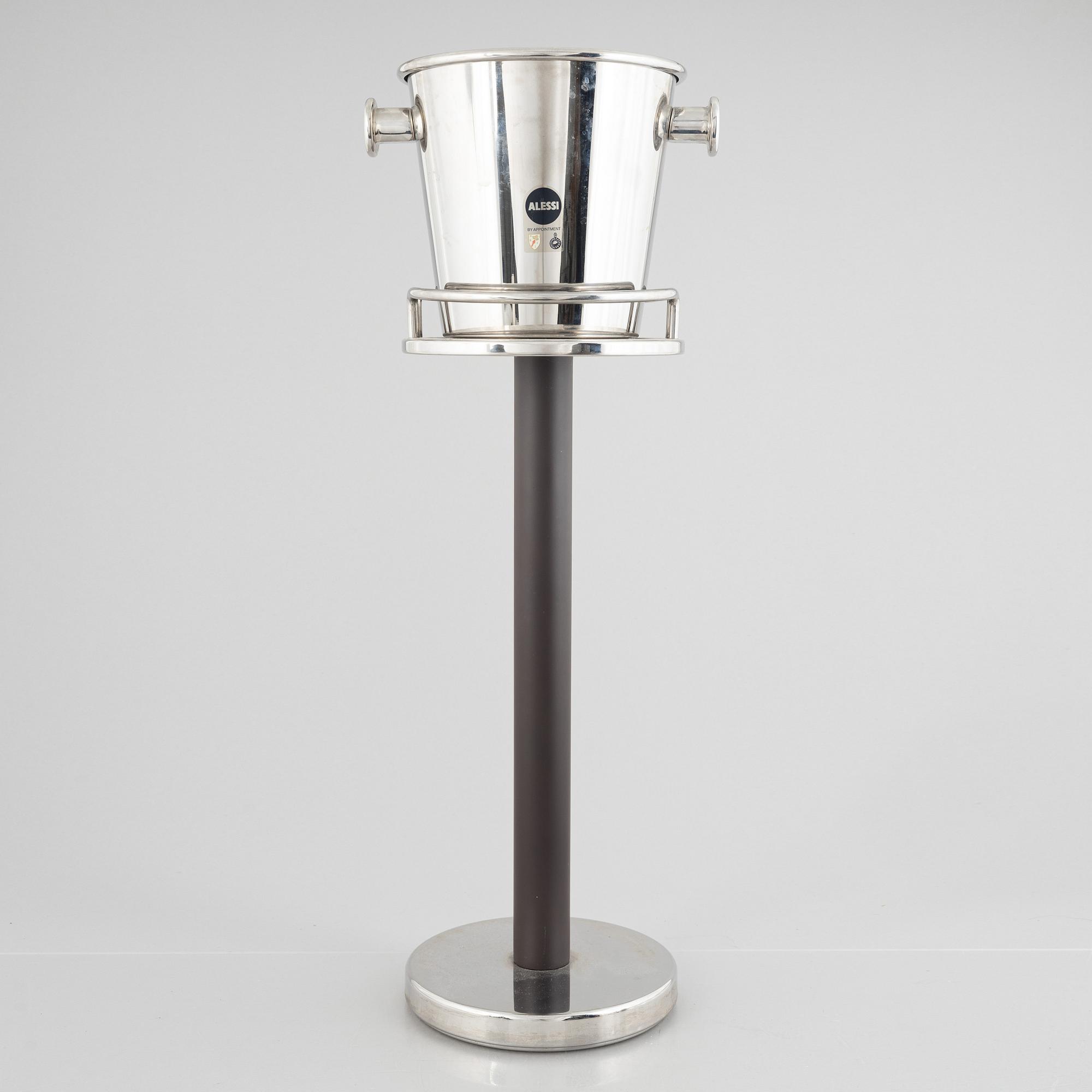 Vinkylare på ställ samt cocktailkanna, Alessi, Italien.