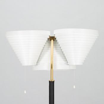 Alvar Aalto, golvlampa modell A809, Valaisinpaja 1900-talets slut.
