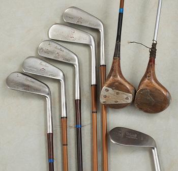 GOLFKLUBBOR, 8 st, i bag, 1900-talets första hälft.