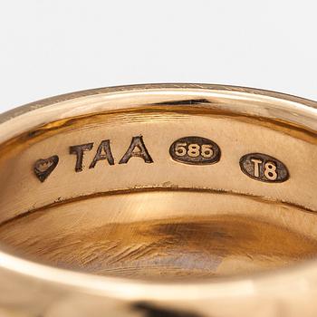 Ring, 14K guld och safir. Tiina Arkko Helsingfors 1996.