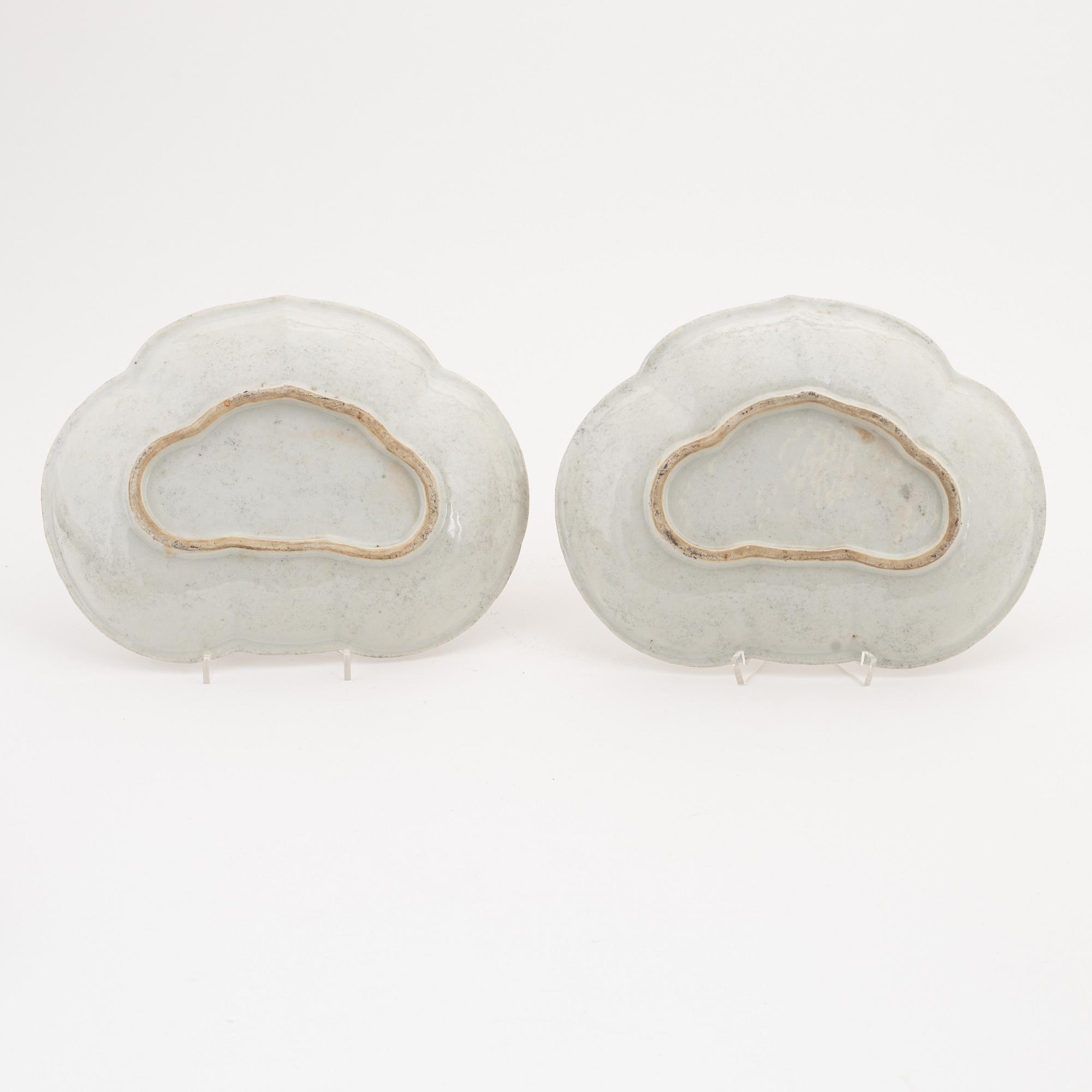 A pair of famille rose dishes, Qing dynasty, 19th Century.