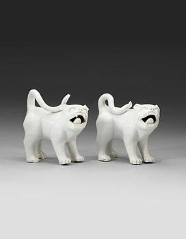 254. A set of two blanc de chine mythological animals, late Qing dynasty.