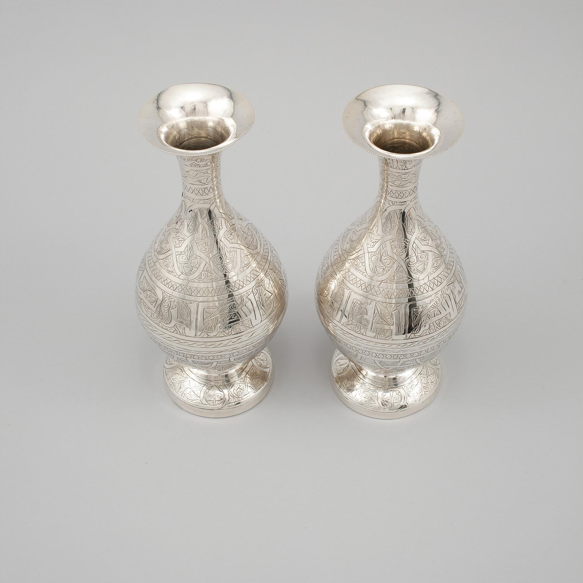 VASER, ett par, silver, troligen Egypten, 1900-tal, vikt 643 gram.