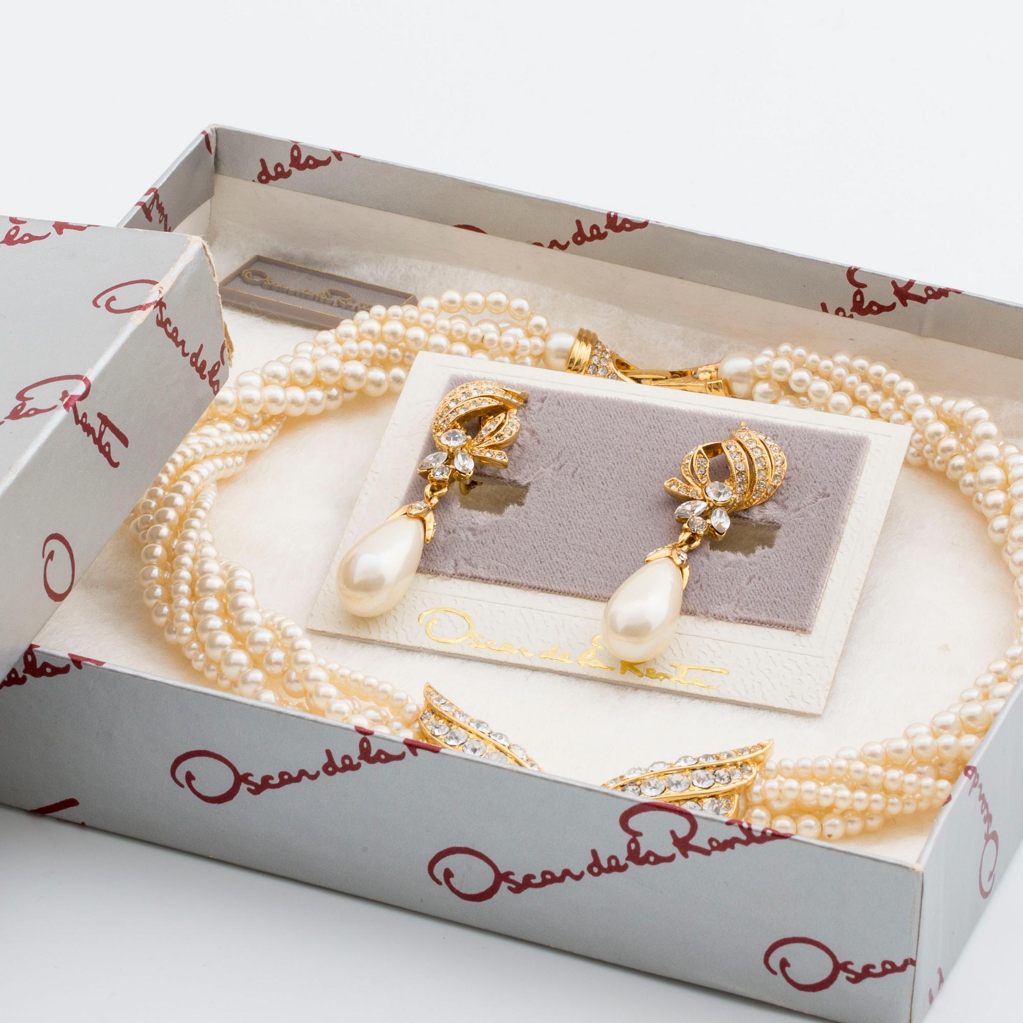 OSCAR DE LA RENTA, halsband och örhängen.