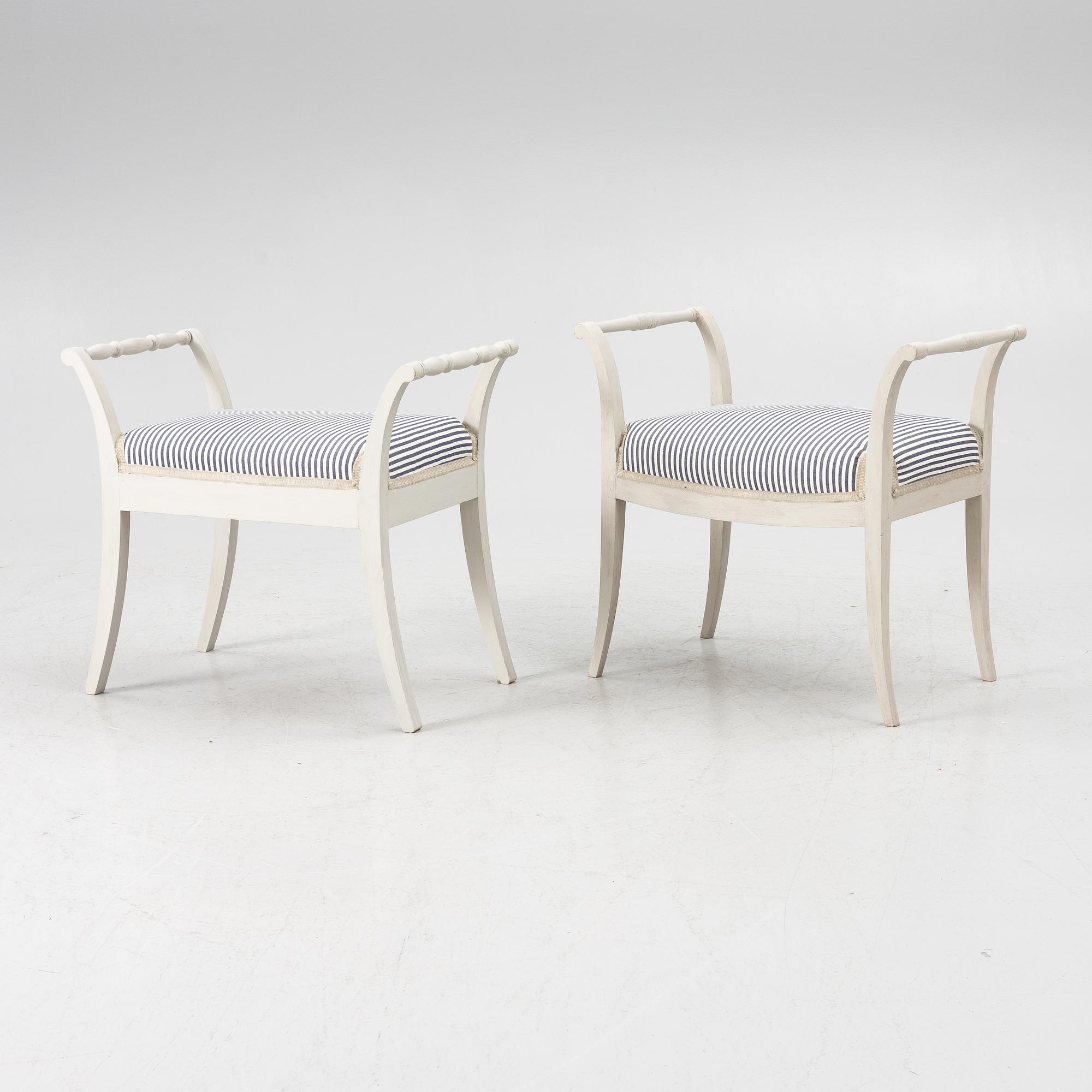 Taburetter, 2 st snarlika, tidigt 1900-tal.