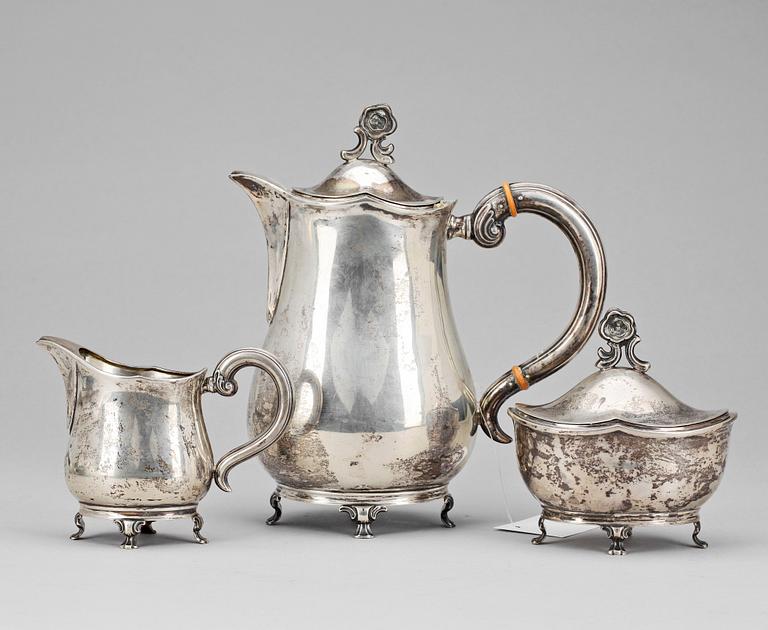 KAFFESERVIS, 3 delar, silver, Carl Gustaf Hallberg (1864-1961) Stockholm 1929-1935. Tot vikt ca 930g.