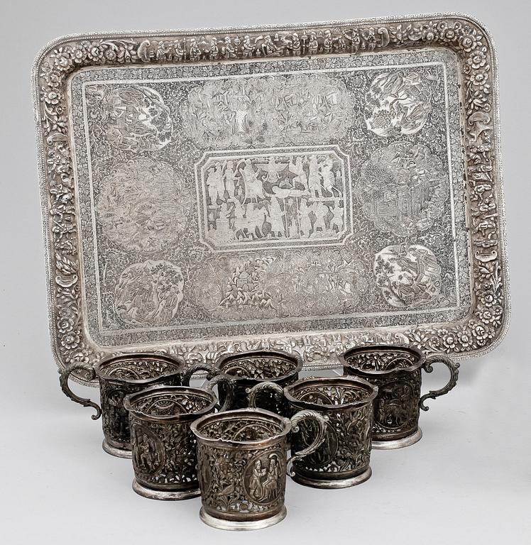 TEGLASHÅLLARE, 6 st samt BRICKA. Silver, Persien, 1900-talets första hälft, vikt tot ca 3300 g.