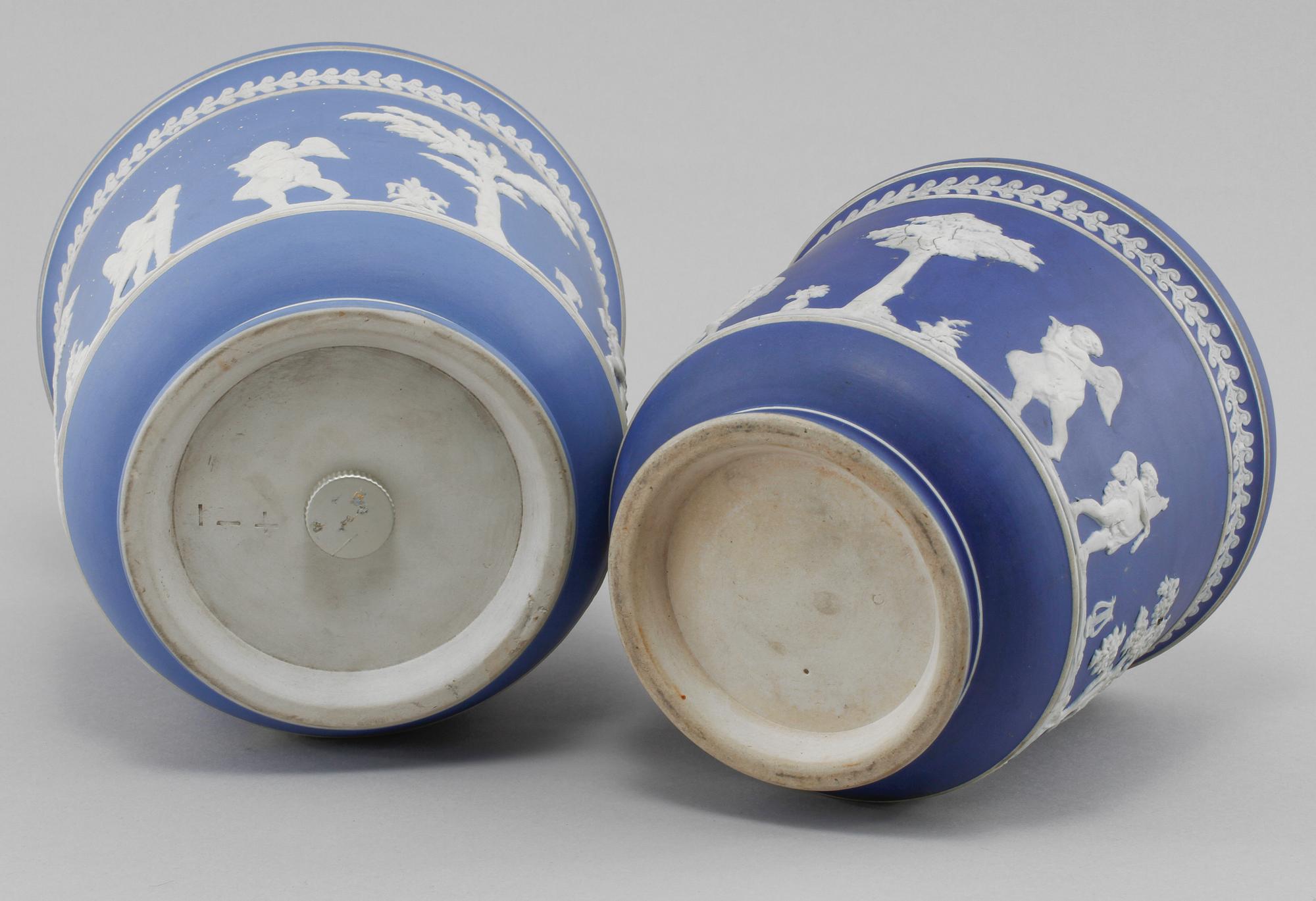 YTTERFODER, 2 st, jasperware, Wedgwoodliknande, 1900-tal.
