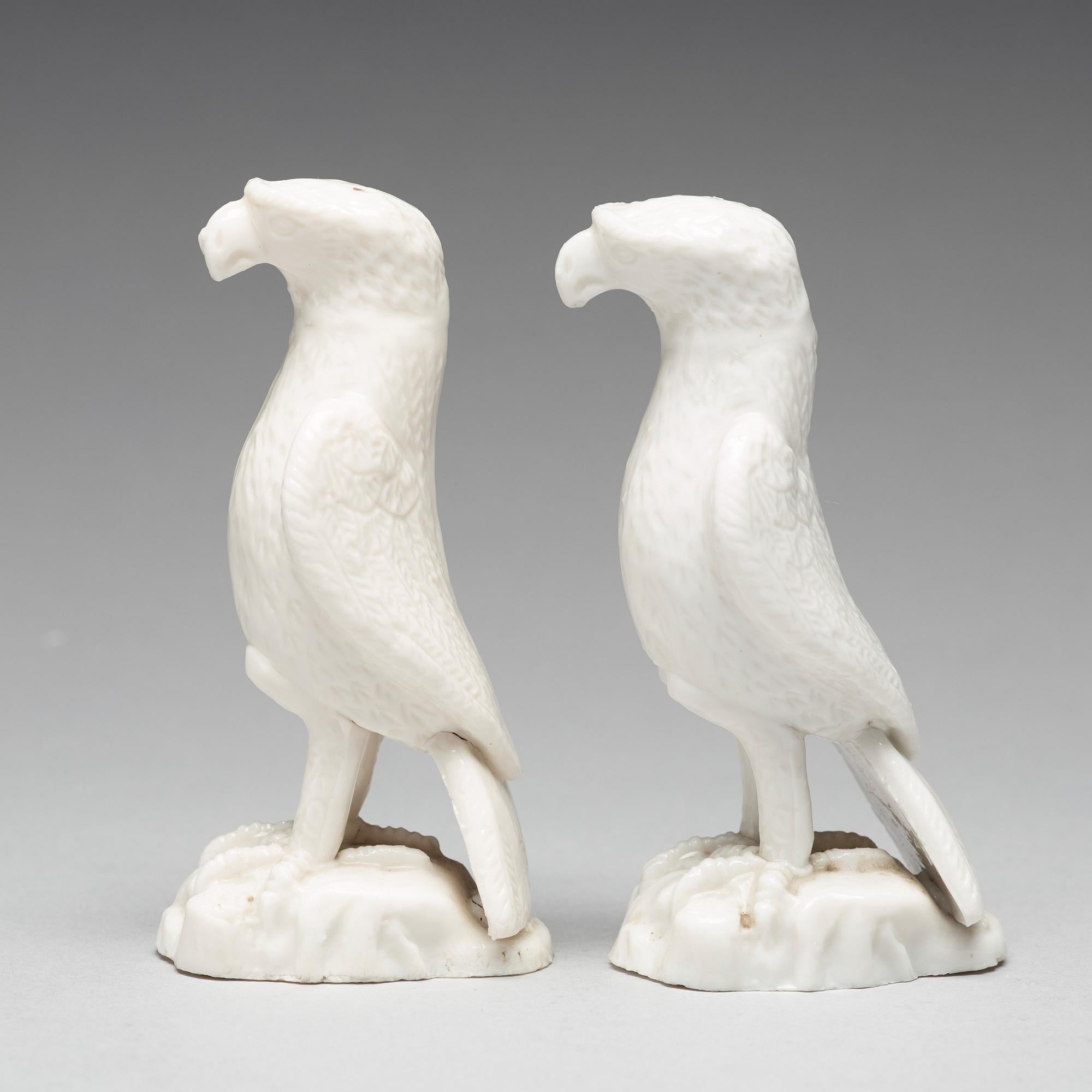 FIGURINER, ett par, blanc de chine. Qingdynastin, 1700-tal.