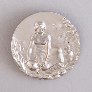 A commemorative platinum 999/1000 medallion, Carl XVI Gustaf, King of Sweden 1973, numbered 43/50, marked P. Lunde -73.