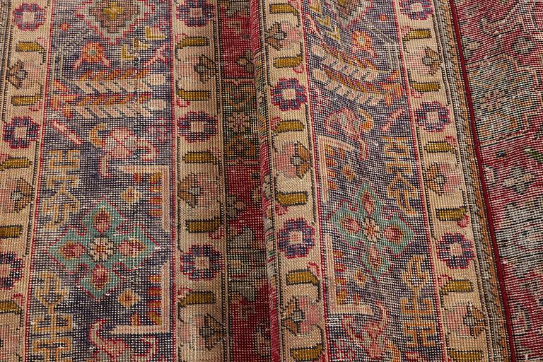 A carpet, Persian, Vintage Design, ca 280 x 190 cm.