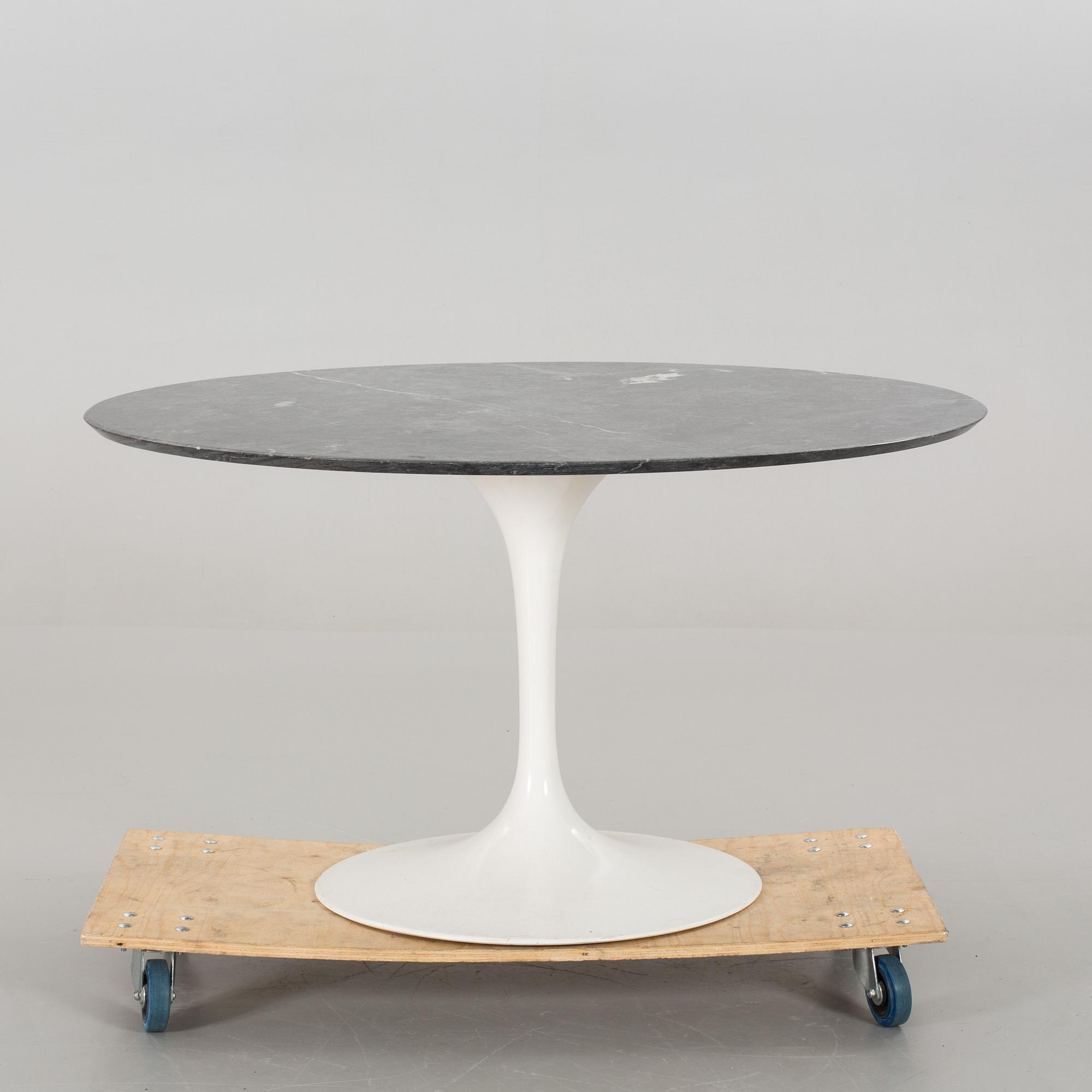 AN EERO SAARINEN "TULIP" TABLE, Knoll international.