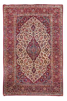 983. SEMI-ANTIQUE SILK KASHAN. 208 x 138,5 cm.