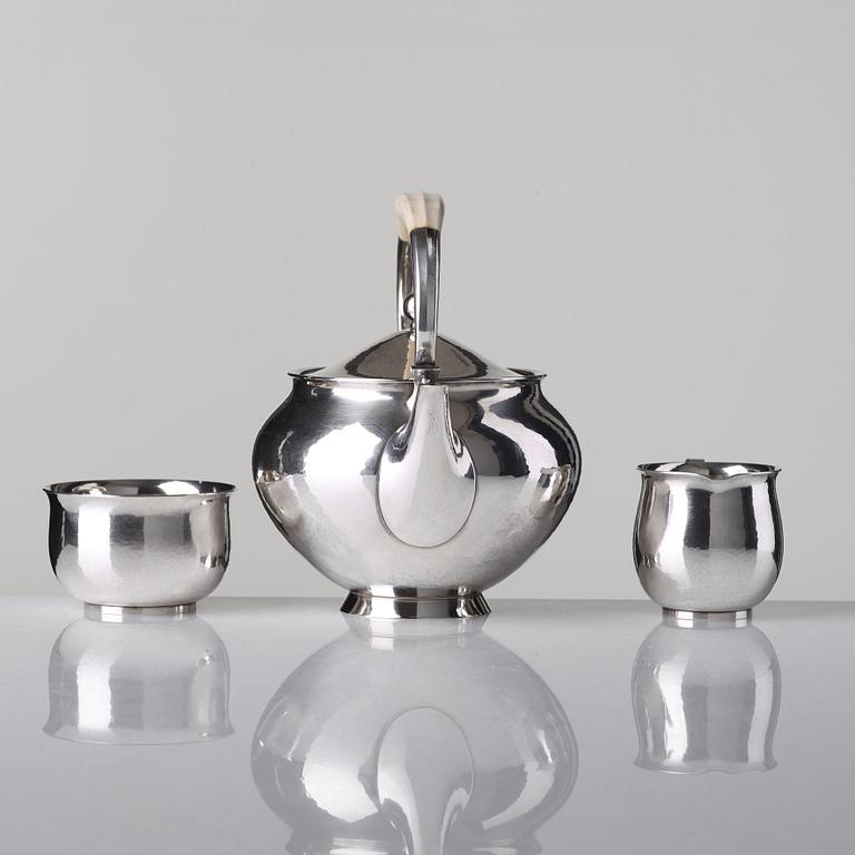 Harald Nielsen, a 3 pcs sterling tea service, Georg Jensen, Copenhagen 1945-77.