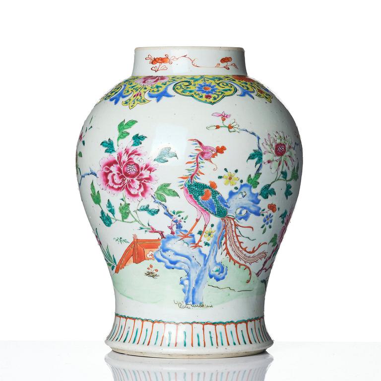 Urna, porslin. Qingdynastin, 1700-tal.