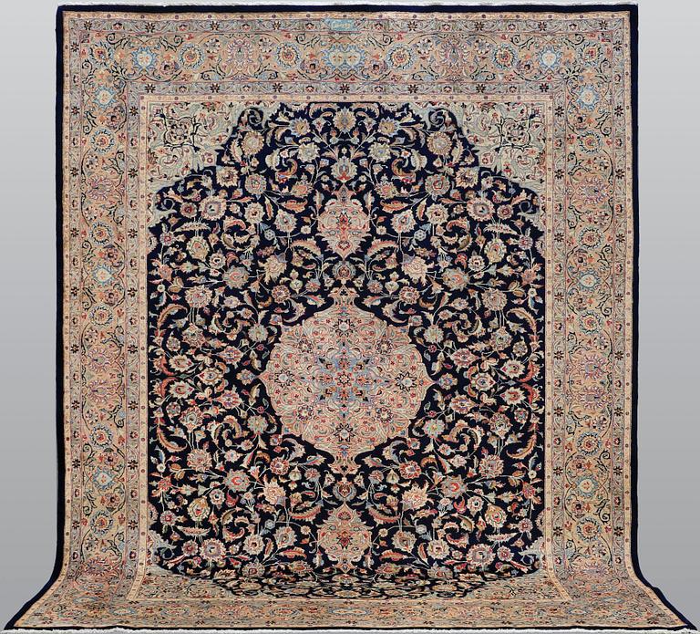 Matta, Kashmar, ca 384 x 302 cm.