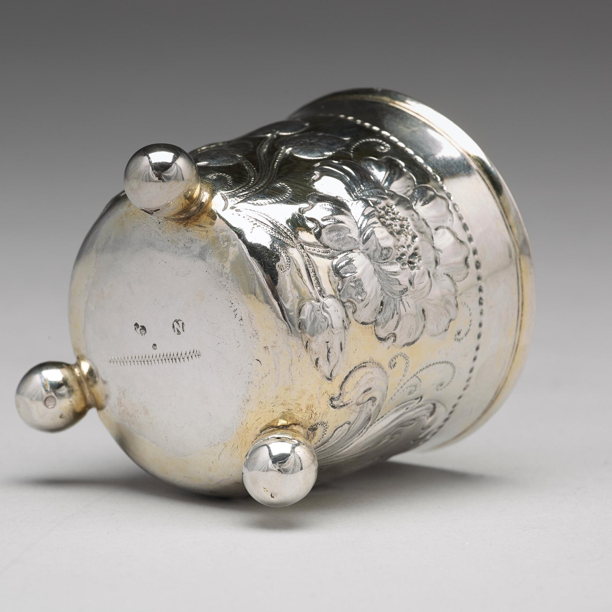 Hieronymus Peller, bägare på kulfötter, silver, Nürnberg (verksam 1662-1677/86). Barock.