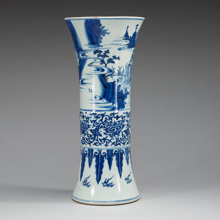 A large blue and white Transitional vase, 17th Century.