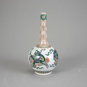 VAS, porslin, Kina, 1900-tal.