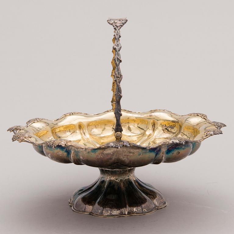 Guido August Alm, brödkorg, silver, Lovisa 1938.