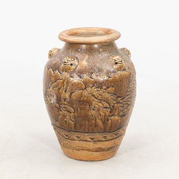 Urna, keramik. Sydostasien, 1800-tal. S.k. Martaban. ca 51 cm.