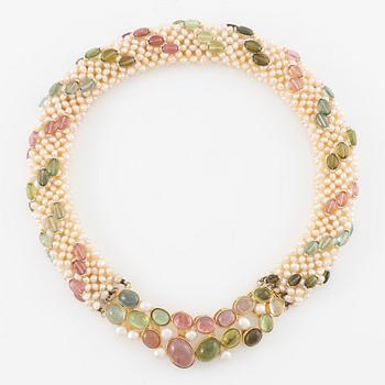 Necklace in 14K gold with cabochon-cut tourmalines and cultured pearls.