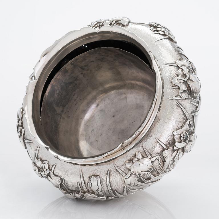 An Arthur & Bond sterling silver flower pot, Yokohama, late Meiji-era, circa 1900.