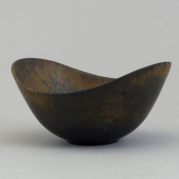 A figurine and bowl by Gunnar Nylund, Rörstrand.