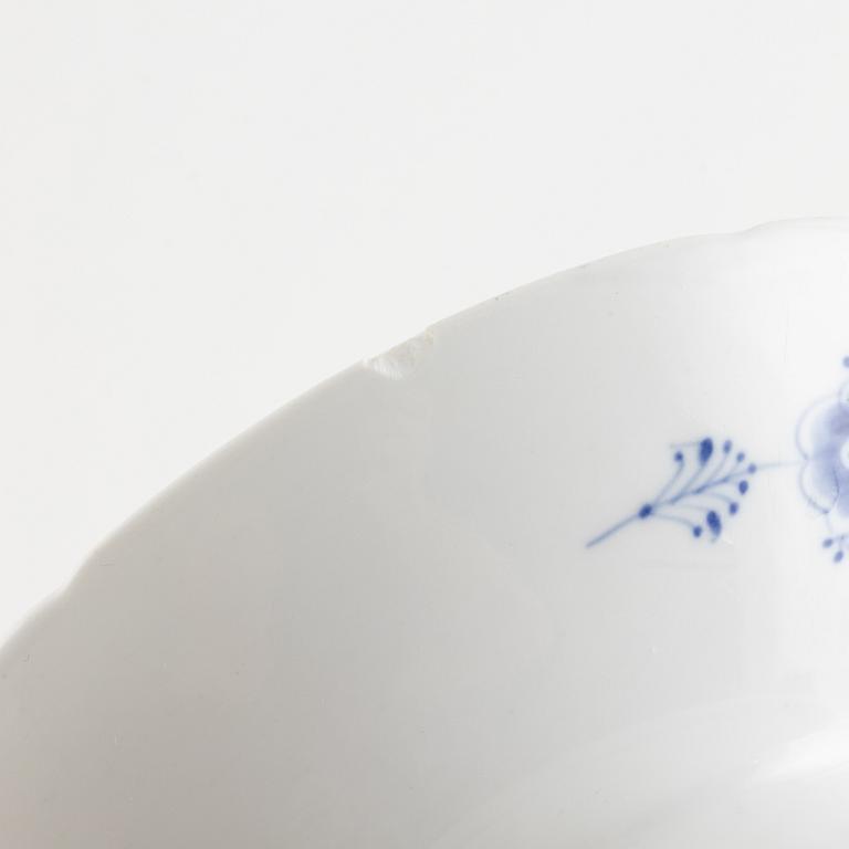 Mat-och kaffesrevis, porslin, 113 delar, "Musselmalet", Bing & Grøndahl, Danmark.