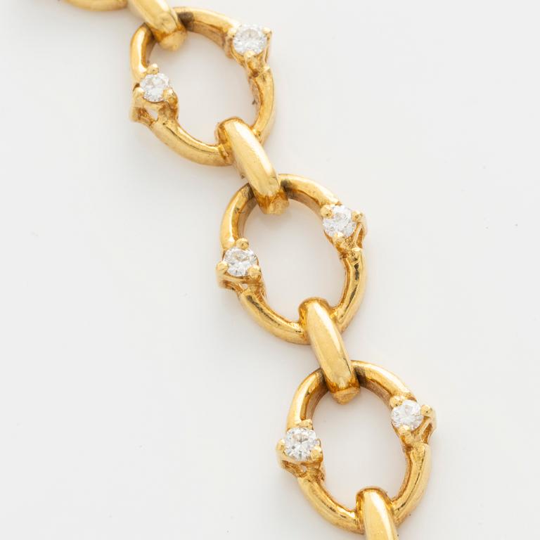 An 18K gold necklace set with round brilliant-cut diamonds.