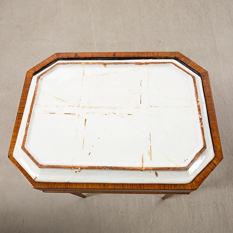 Brickbord sengustavianskt 1800-talets första hälft.