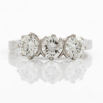 Ring, three-stone ring in 18K white gold set with three round brilliant-cut diamonds, a total of 1.74 ct according to the engraving.