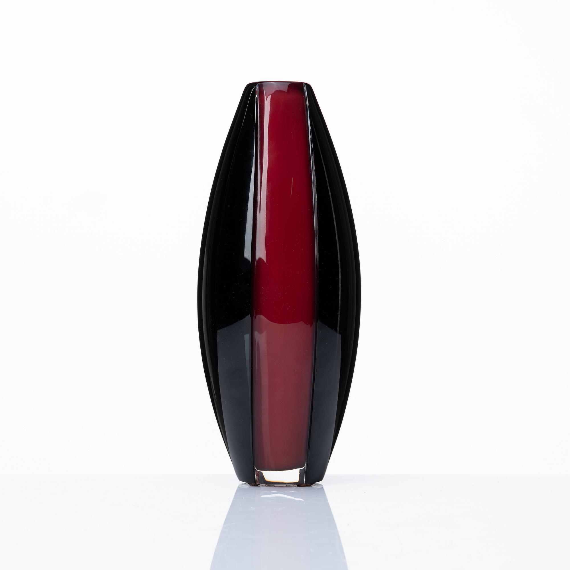 Matz Borgström, a glass vase, Orrefors, Sweden 1989.