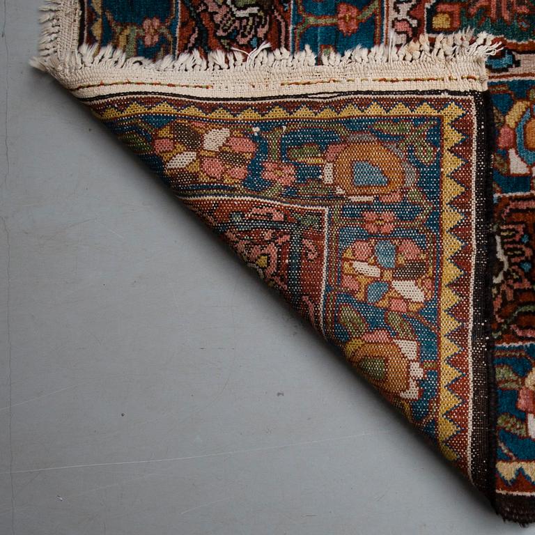 MATTA, orientalisk. Ca 310x206 cm.