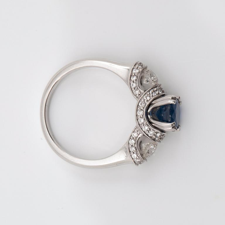 A circa 2.00 ct sapphire and brilliant-cut diamond ring.