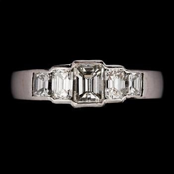 RING, smaragdslipade diamanter, tot. 2.40 ct.