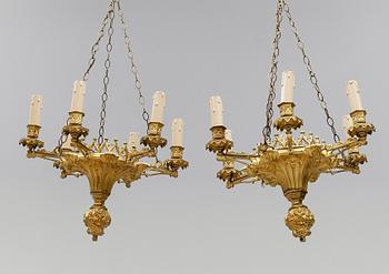 TAKAMPLAR, 1 par, förgylld brons, gotisk stil, 1800-talets första hälft. Höjd ca 100 cm.