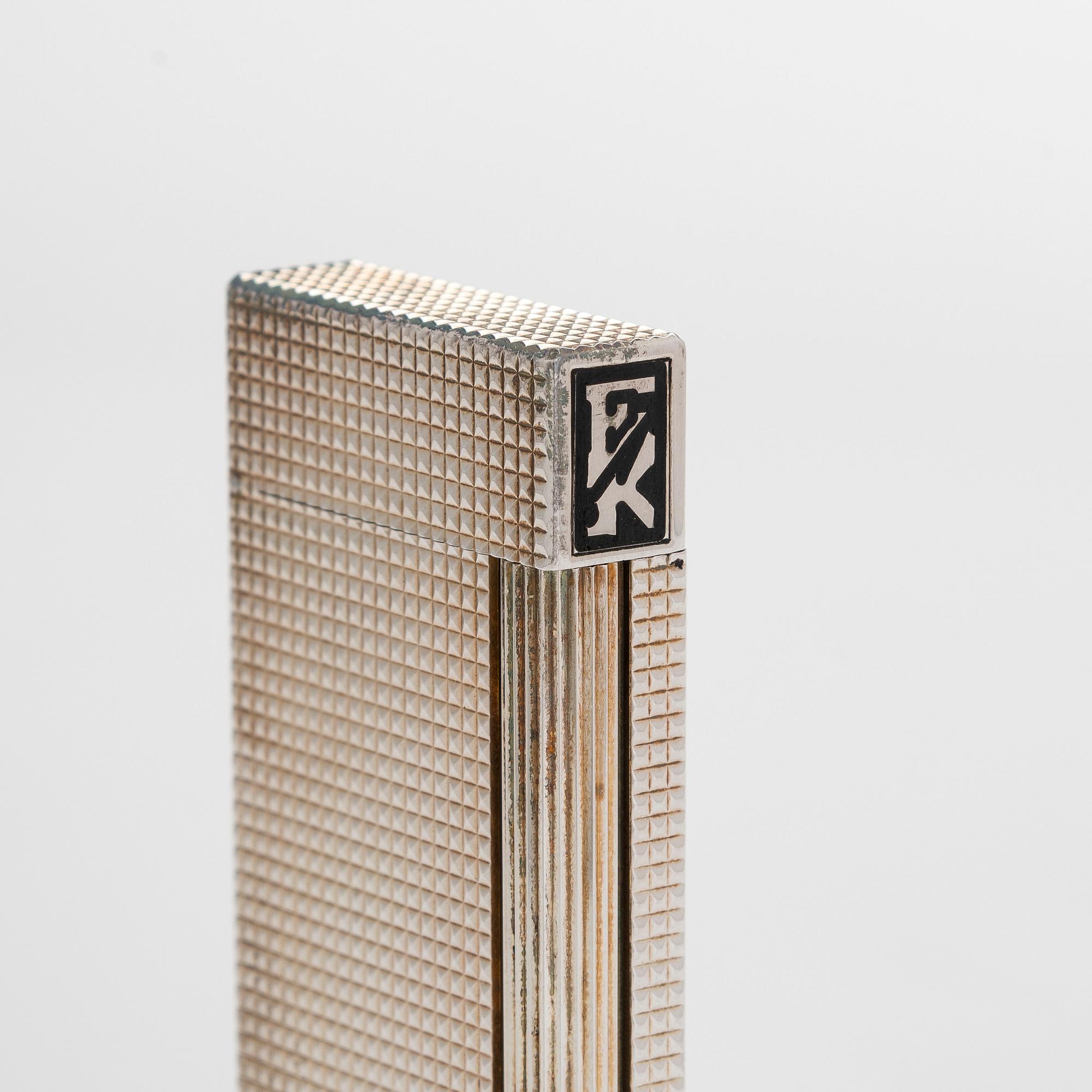 S.T. Dupont, a late 20th century table lighter.