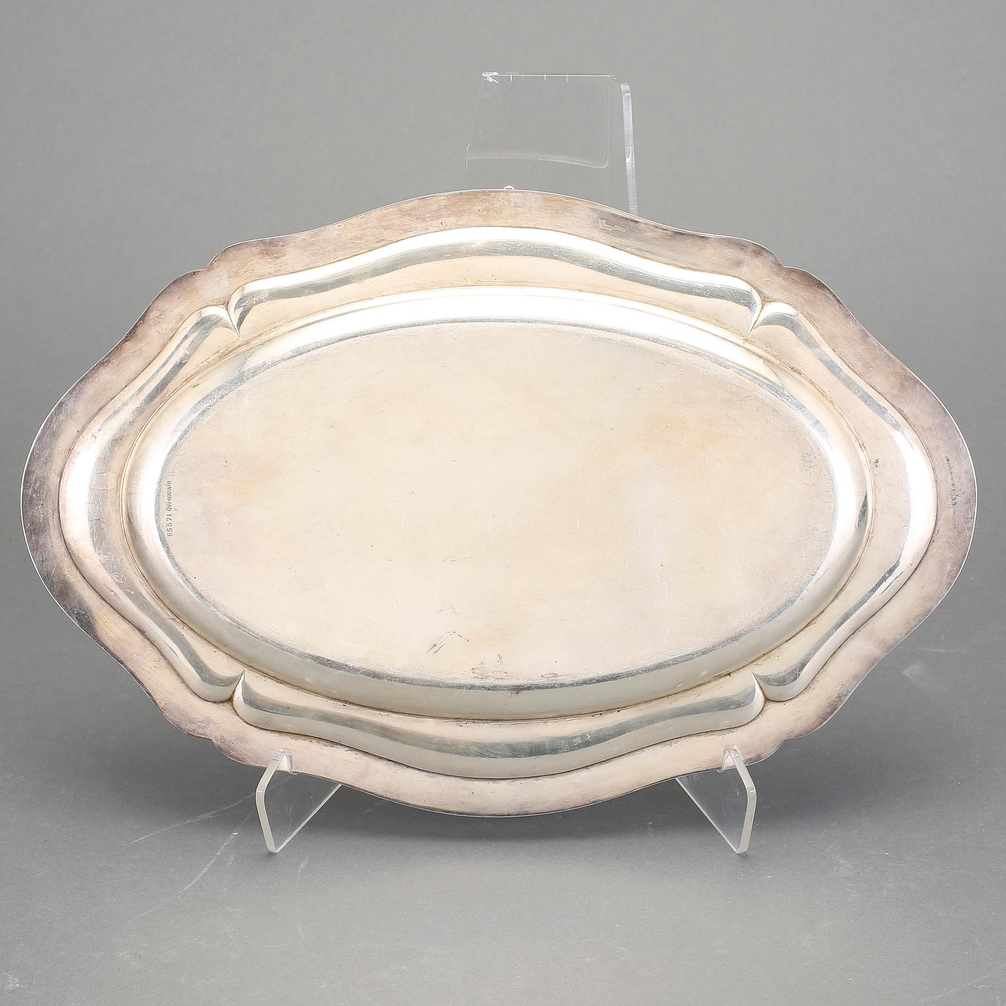 BRICKA, silver, rokokostil, 1900-tal. Ca 640 gram.