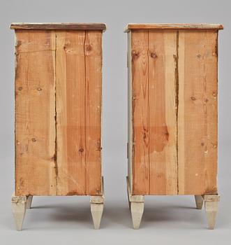 SKÅP, ett par, gustaviansk stil, 1800-tal.