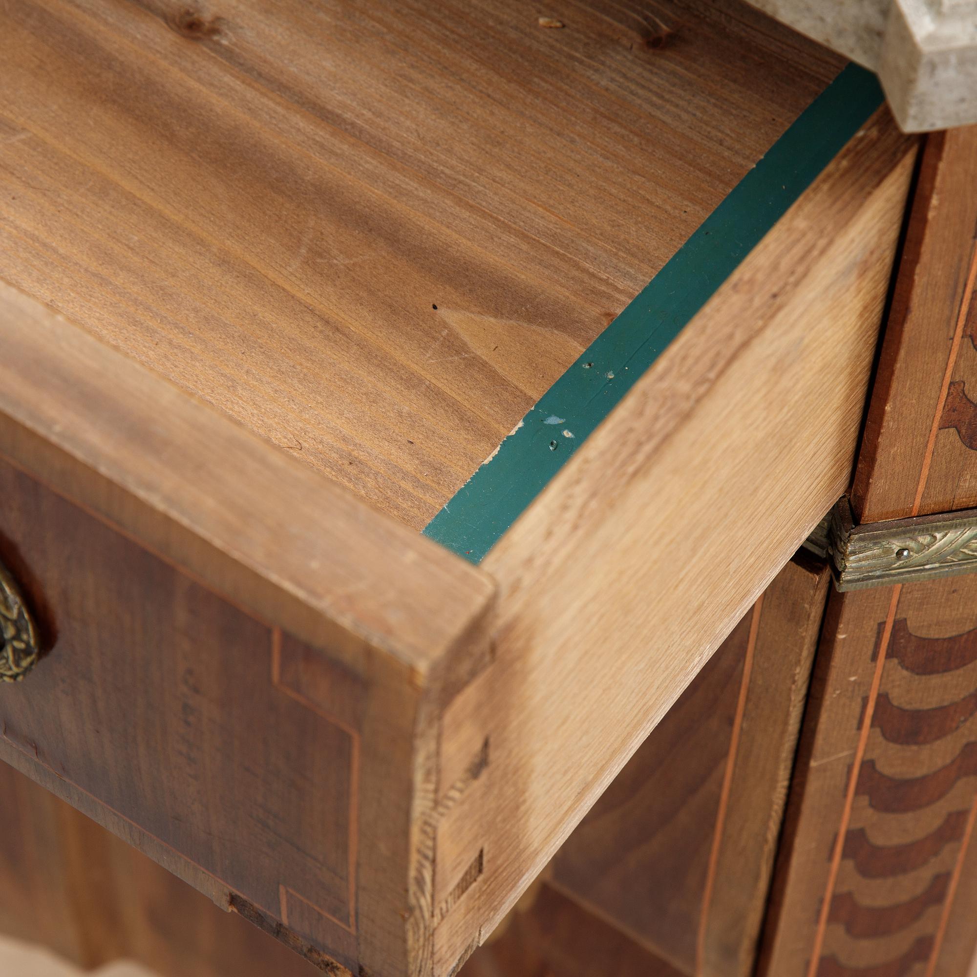 Byrå, gustaviansk stil, 1900-talets början.