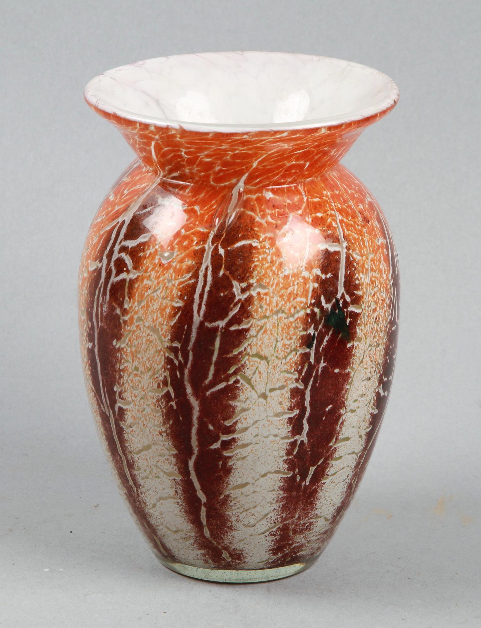 VAS, glas, troligen Loetz. Omärkt.