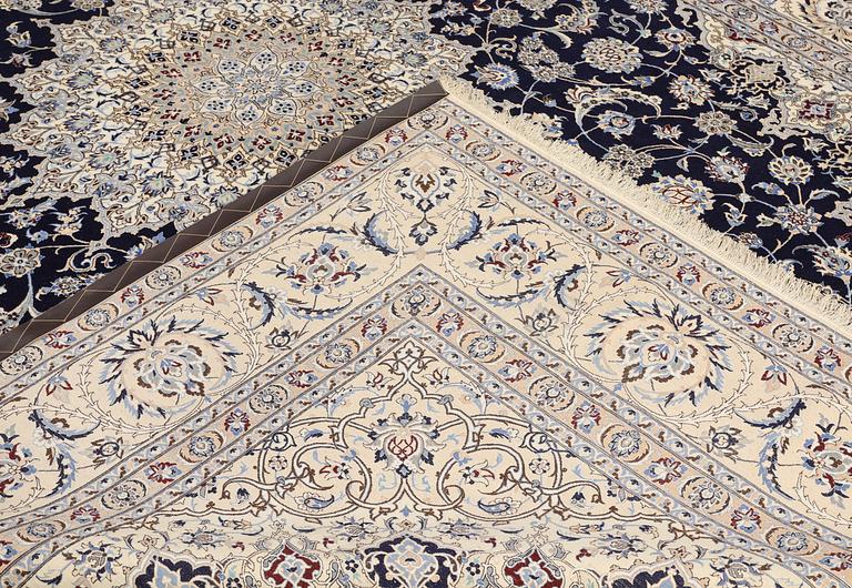 A part silk Nain carpet, so-called 4LAA, approx. 318 x 219 cm.