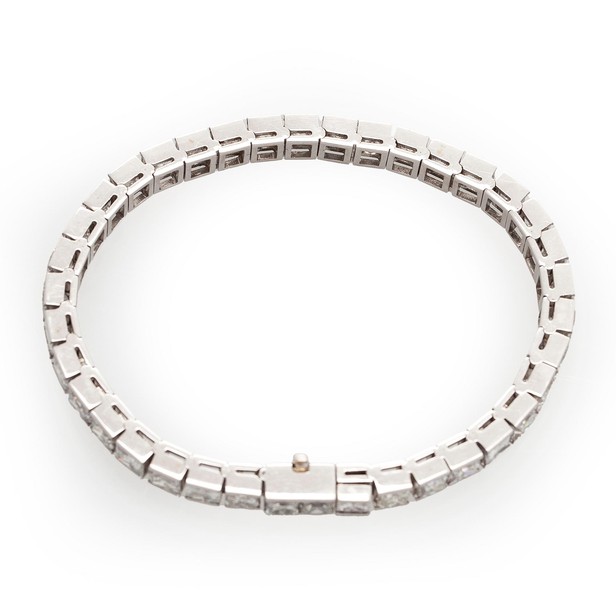 Tennis bracelet, princess cut diamonds c. 19.50 ct in total, 18K white gold.